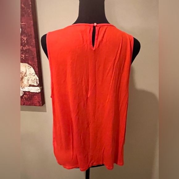 Elle Dark Coral Red Sleeveless Blouse Keyhole Button Closure, size Large - Picture 4 of 6